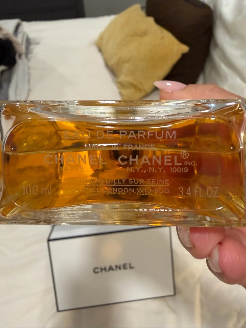 CHANEL Coco Mademoiselle Foaming Shower Gel - White & Gold Accents